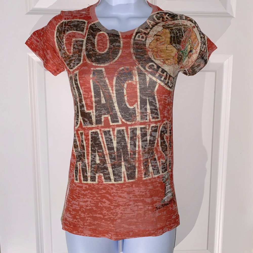 Women’s Chicago Blackhawks Original6 skyline 2010 final tee. Rare find.